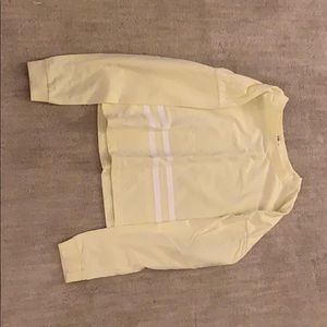 Girls yellow athletic cropped sweat shirt